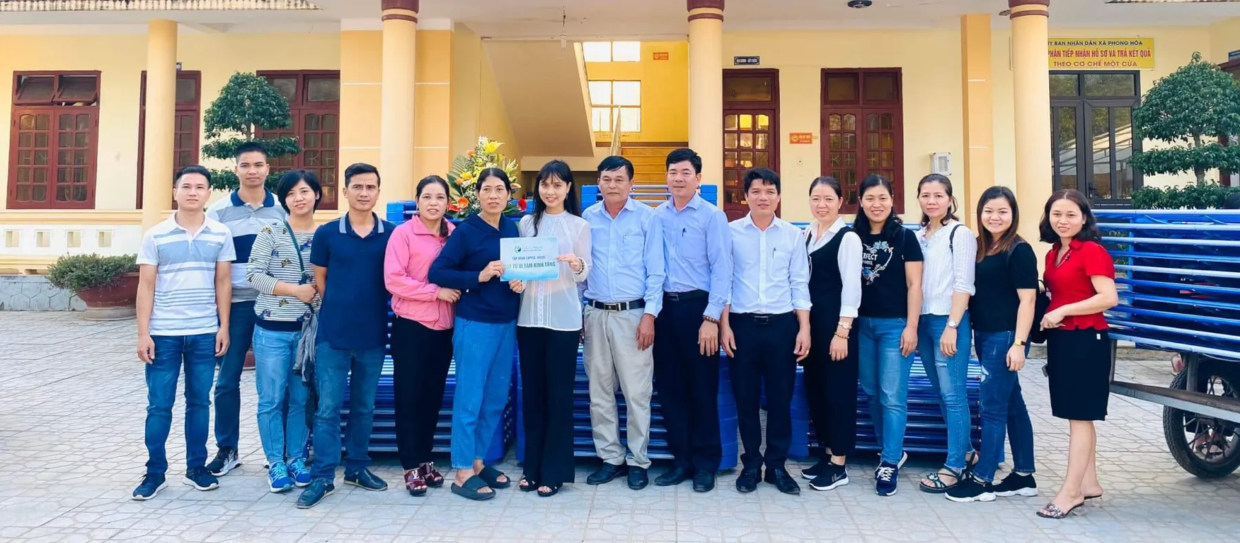 Đoàn trao hỗ trợ cùng Hội Phụ nữ huyện Lệ Thủy