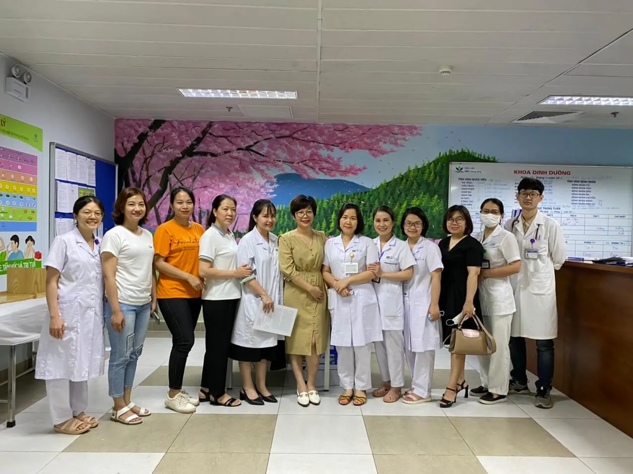 Buổi gặp gỡ, thăm hỏi gia đình bệnh nhi tại bệnh viện